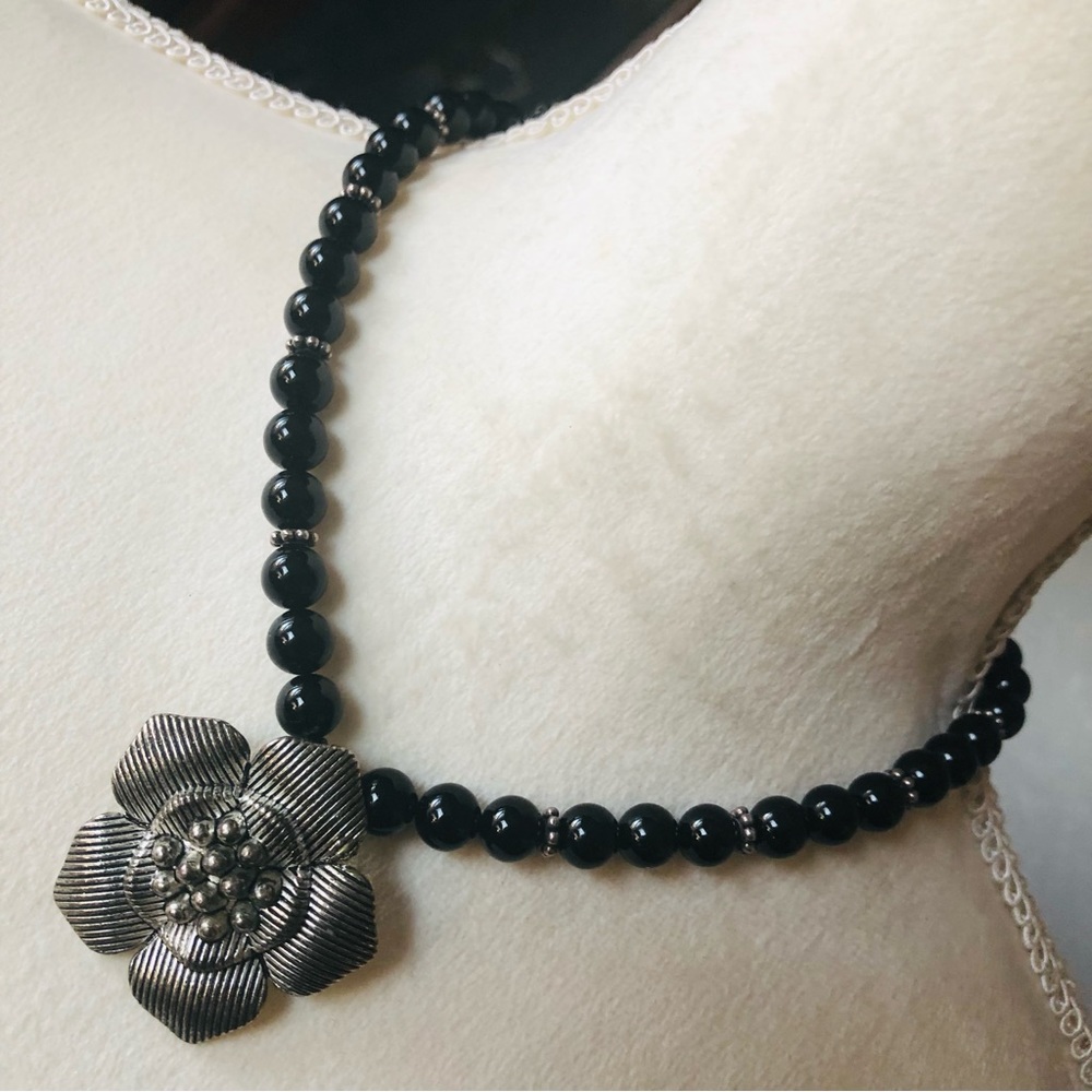 Vintage 80s-90s handmade black chalcedony beaded necklace